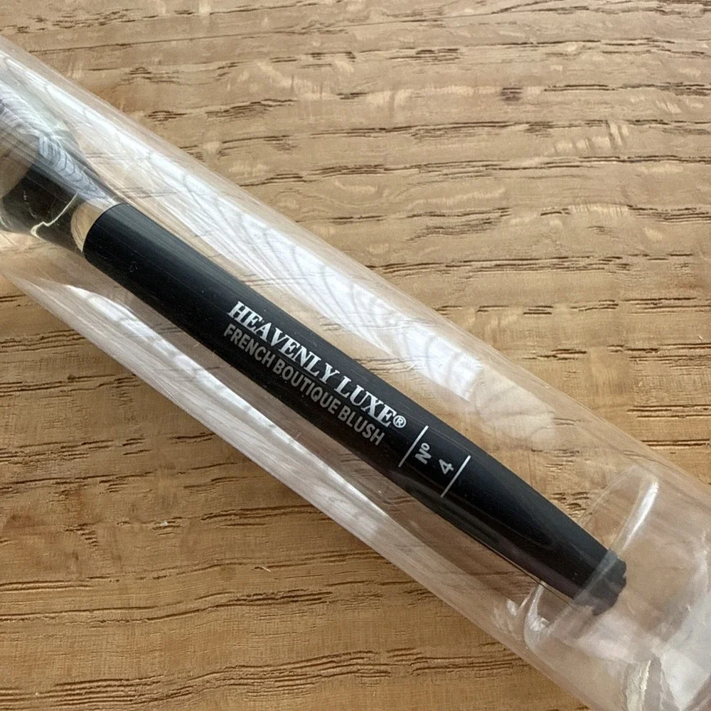 IT Cosmetics Heavenly Luxe French Boutique Blush Brush #4 New & Sealed